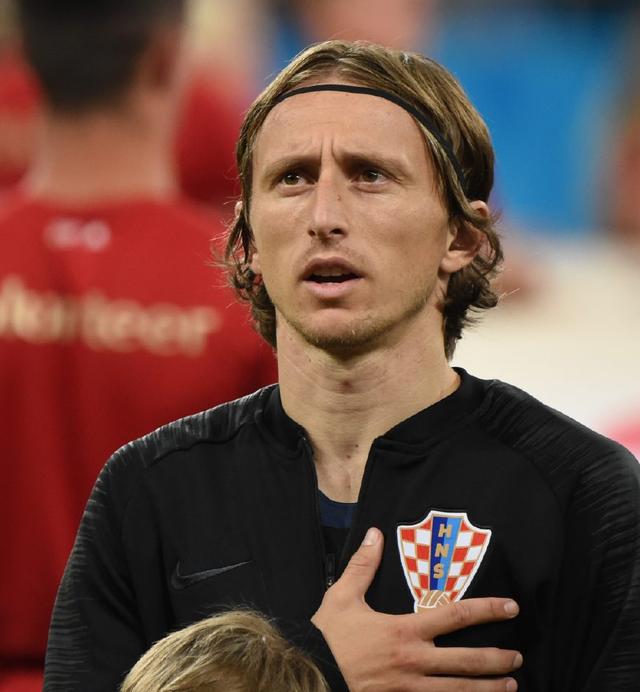 为什么内野手接球后要拍一下手套