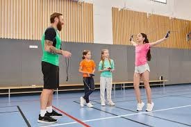 吴尊晒与太太F1观赛照，一起F1， 网球，美食，享受激情澎湃的一天