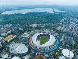 隐蔽骗术：揭秘“特制骰子盅内的微型强磁装置”及其控制遥控器。（暗藏骗局：解密特制骰盅内的微型强磁装置与遥控器）